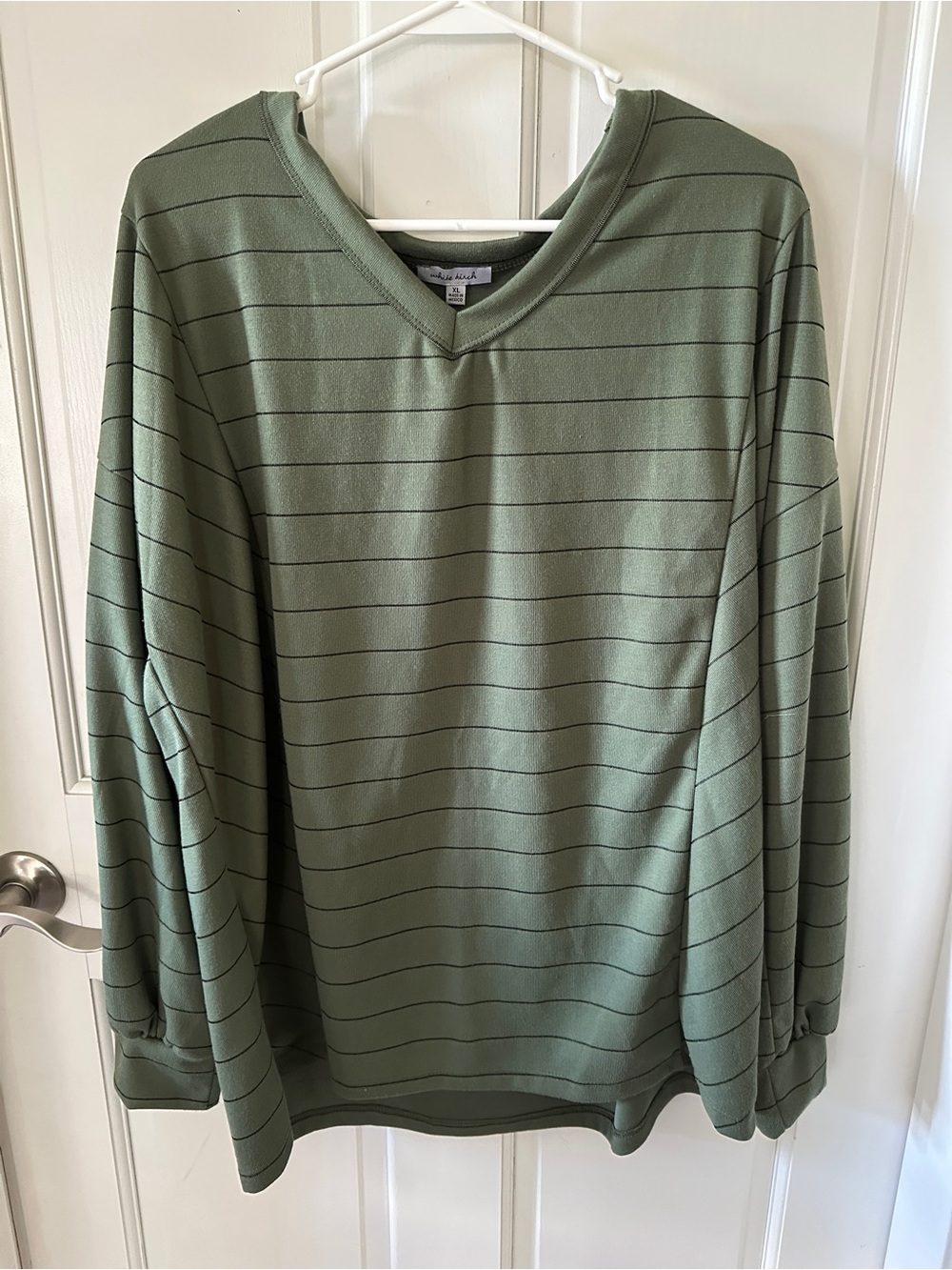 White Birch Women’s Sage Green Striped Pullover V-Neck Sweatshirt Top XL